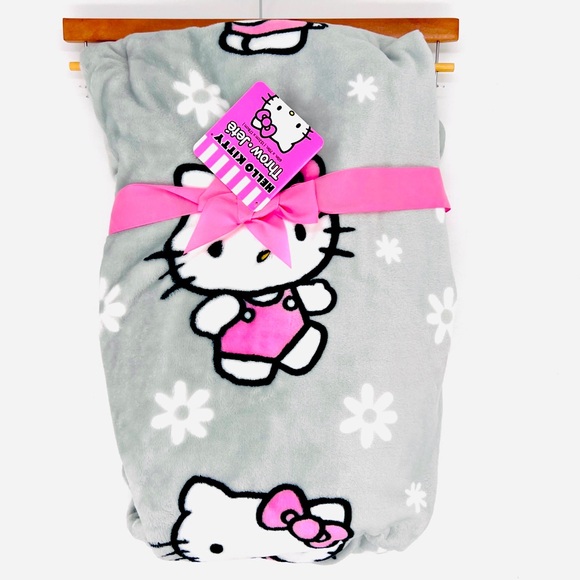 Hello Kitty Sanrio Throw 60” x 70” Gray Pink NWT - Picture 1 of 6